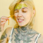 Por Que Algumas Máscaras Faciais Ardem na Pele?