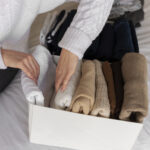 Como Montar um Armário Cápsula com Peças da Estação